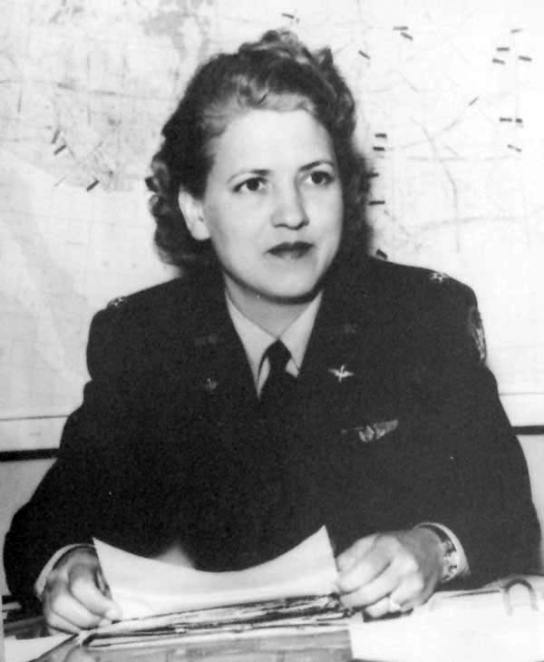 Jacqueline Cochran in uniform, around 1943